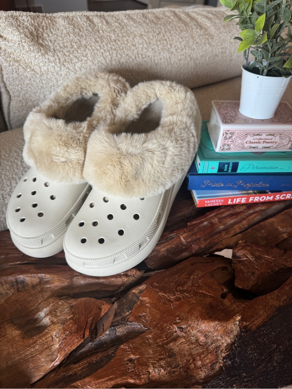 🎀🍁Faux Fur Lined Women's Slip-On Crocs- 10